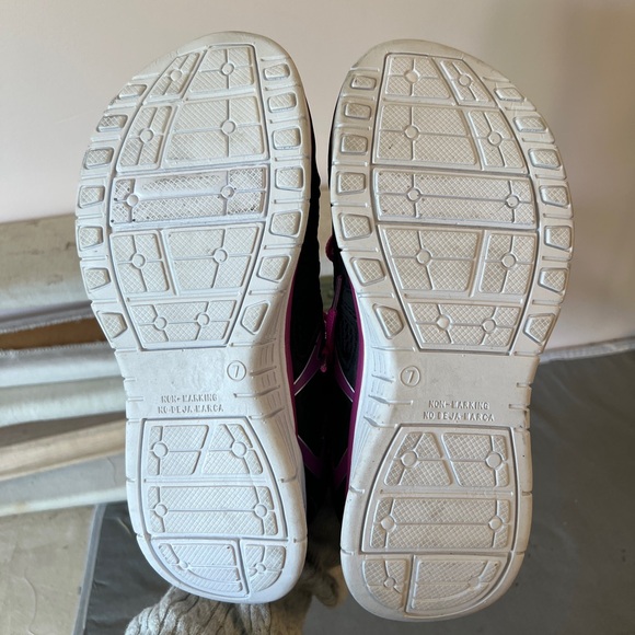 Athletic Works Sneakers - Picture 6 of 6